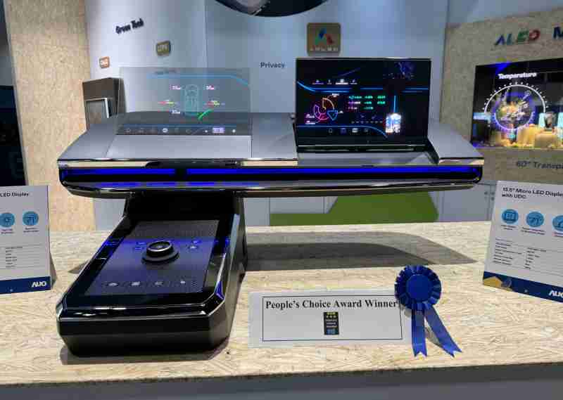 壹号平台车用Micro LED Display HMI解决方案获”最佳车用显示奖”，，，，以用户为中心开发，，针对前座驾驶与乘客设计兼具娱乐与安全的高画质屏幕，，，包含车舱前座的Micro LED透明屏幕及全球首款内建镜头的智慧Micro LED显示器