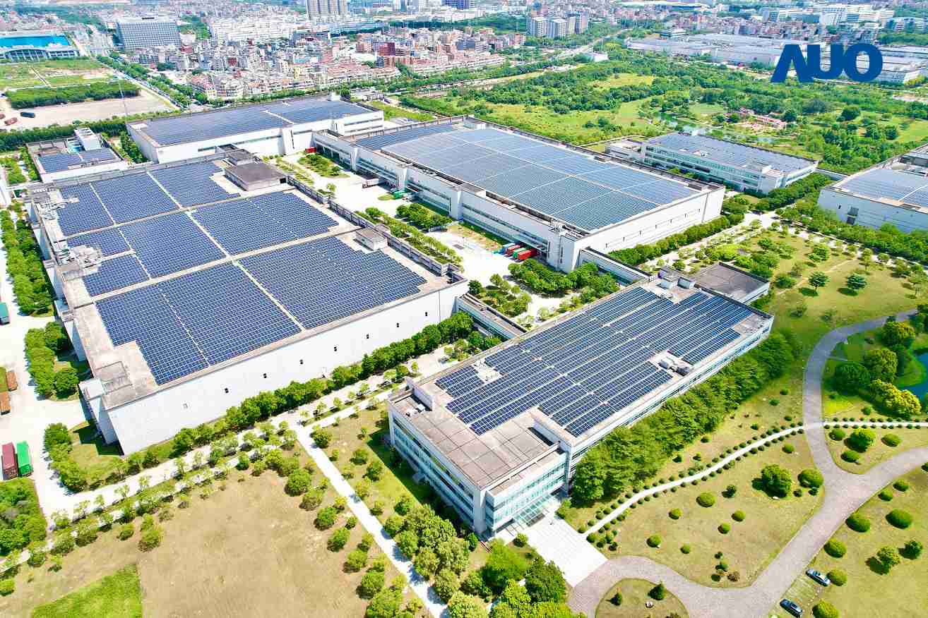 壹号平台厦门推动智能制造同时，，透过绿电创能纵深推进绿色转型，，厂区全屋顶铺设太阳能光伏板，，，每年太阳能发电 2,600多万度